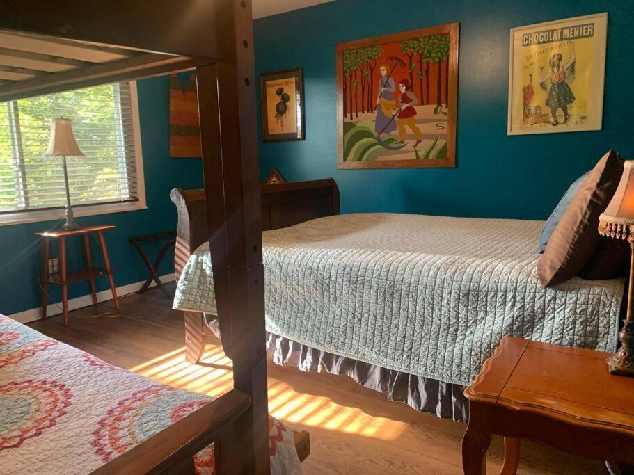 Family Friendly Downtown Home - Private Yard & Grill - Location, Location, Location! Athens Exterior foto